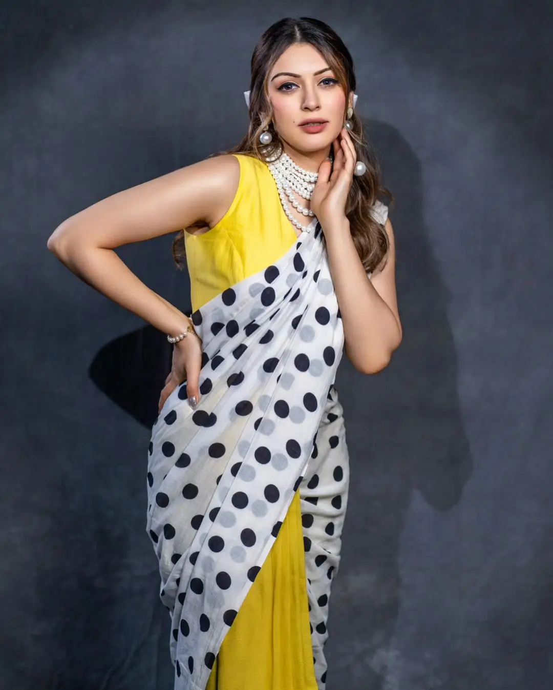 HANSIKA MOTWANI WEARING BEAUTIFUL EARRINGS JEWELLERY YELLOW SAREE